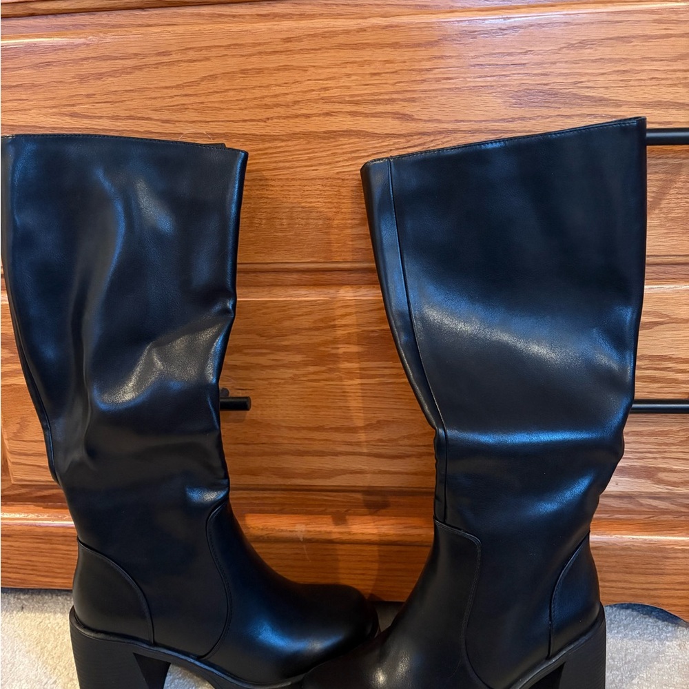 Elegant Black Women's Boots